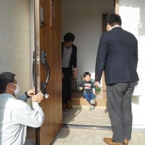 A：お邪魔していいかい？<br>B:　うん、まあよかろう。　の図。