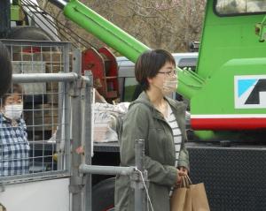 緊張気味に挨拶を…。