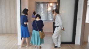 皆さん、新・事務所の探検。